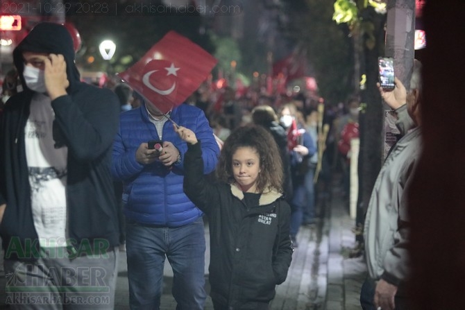 Cumhuriyet Bayramı 98.yılı Fener Alayı renkli görüntülere sahne oldu 36