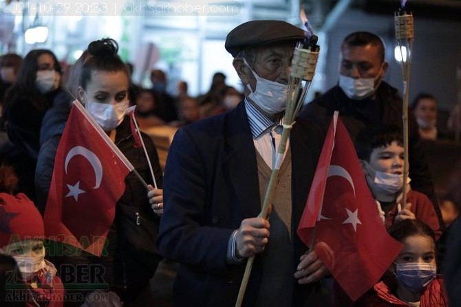 Cumhuriyet Bayramı 98.yılı Fener Alayı renkli görüntülere sahne oldu 43