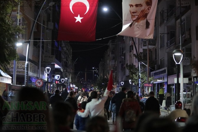 Cumhuriyet Bayramı 98.yılı Fener Alayı renkli görüntülere sahne oldu 52