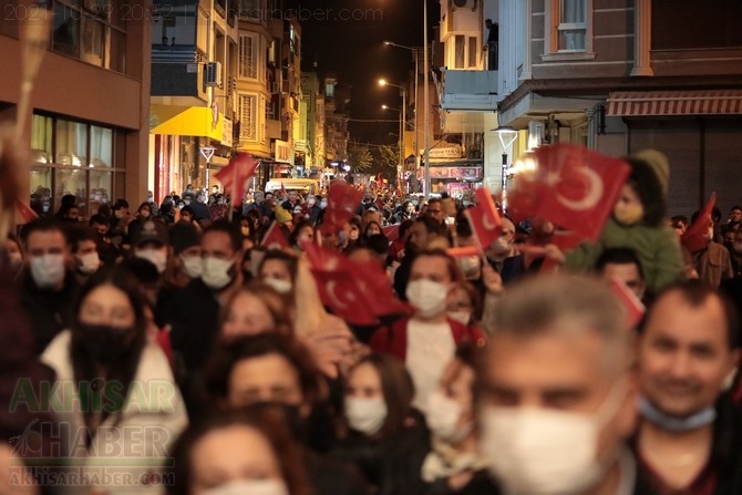 Cumhuriyet Bayramı 98.yılı Fener Alayı renkli görüntülere sahne oldu 57