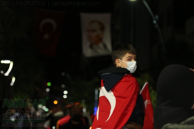 Cumhuriyet Bayramı 98.yılı Fener Alayı renkli görüntülere sahne oldu 66