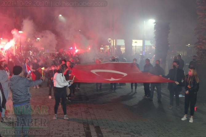 Cumhuriyet Bayramı 98.yılı Fener Alayı renkli görüntülere sahne oldu 68