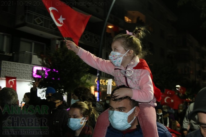 Cumhuriyet Bayramı 98.yılı Fener Alayı renkli görüntülere sahne oldu 69