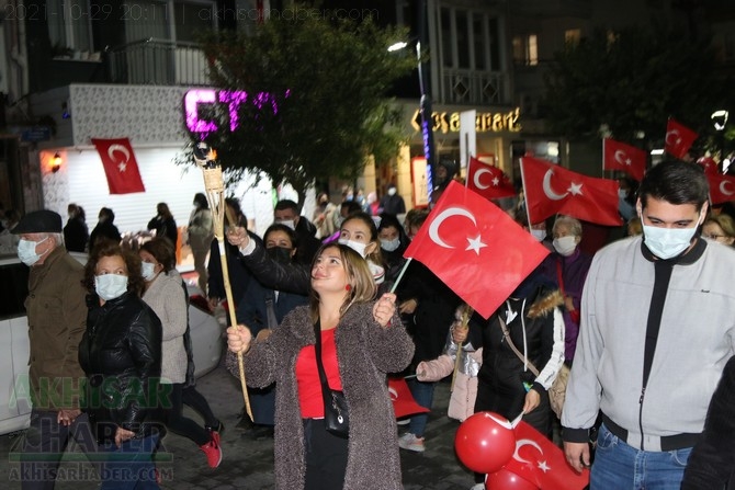 Cumhuriyet Bayramı 98.yılı Fener Alayı renkli görüntülere sahne oldu 70