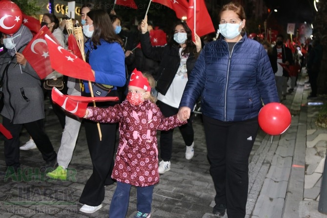 Cumhuriyet Bayramı 98.yılı Fener Alayı renkli görüntülere sahne oldu 72