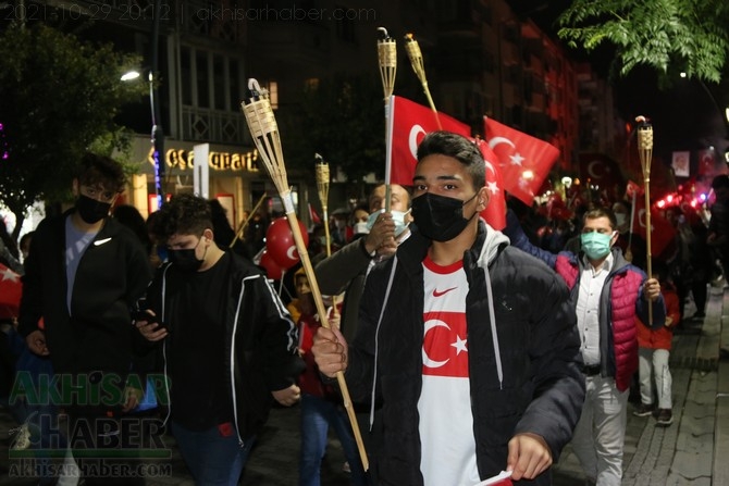 Cumhuriyet Bayramı 98.yılı Fener Alayı renkli görüntülere sahne oldu 74