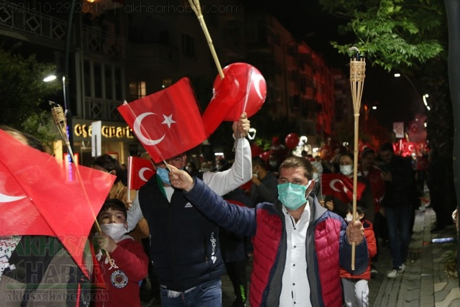 Cumhuriyet Bayramı 98.yılı Fener Alayı renkli görüntülere sahne oldu 75