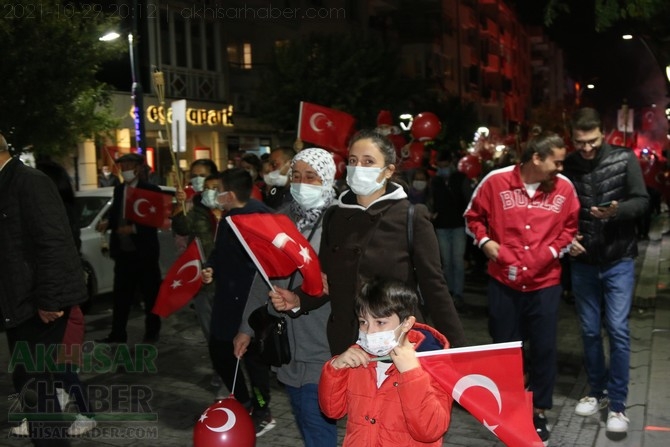 Cumhuriyet Bayramı 98.yılı Fener Alayı renkli görüntülere sahne oldu 76