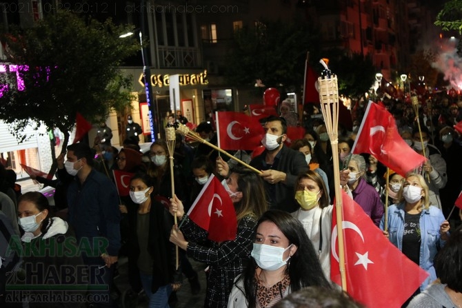 Cumhuriyet Bayramı 98.yılı Fener Alayı renkli görüntülere sahne oldu 78