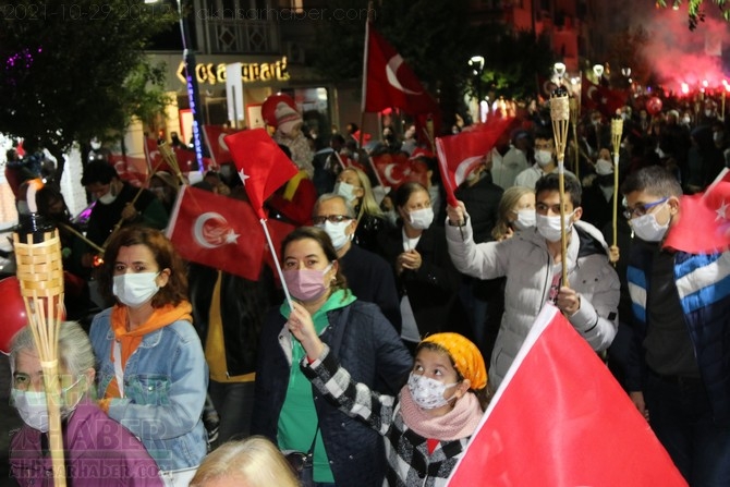 Cumhuriyet Bayramı 98.yılı Fener Alayı renkli görüntülere sahne oldu 79