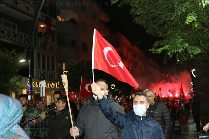 Cumhuriyet Bayramı 98.yılı Fener Alayı renkli görüntülere sahne oldu 82