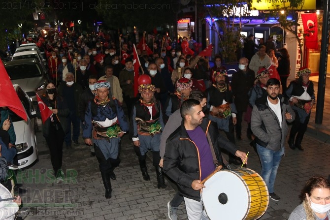 Cumhuriyet Bayramı 98.yılı Fener Alayı renkli görüntülere sahne oldu 85