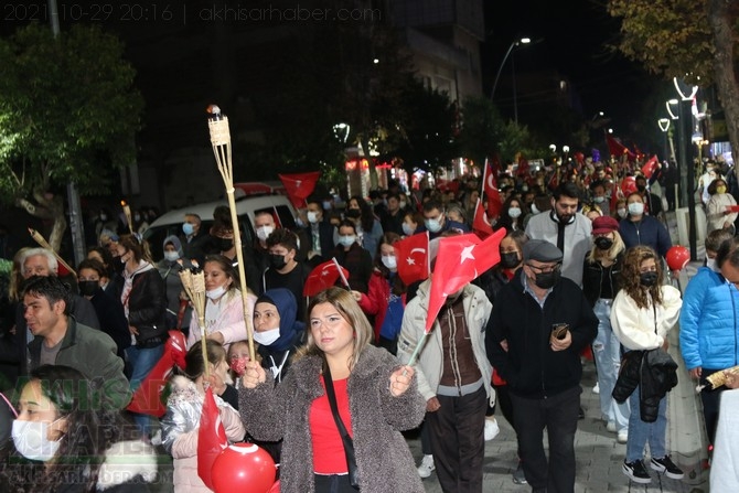 Cumhuriyet Bayramı 98.yılı Fener Alayı renkli görüntülere sahne oldu 88