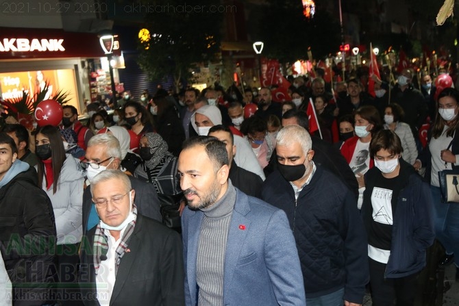 Cumhuriyet Bayramı 98.yılı Fener Alayı renkli görüntülere sahne oldu 91