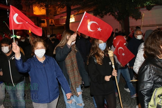 Cumhuriyet Bayramı 98.yılı Fener Alayı renkli görüntülere sahne oldu 95