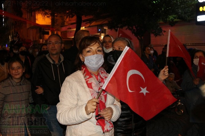 Cumhuriyet Bayramı 98.yılı Fener Alayı renkli görüntülere sahne oldu 96