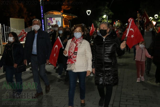 Cumhuriyet Bayramı 98.yılı Fener Alayı renkli görüntülere sahne oldu 99