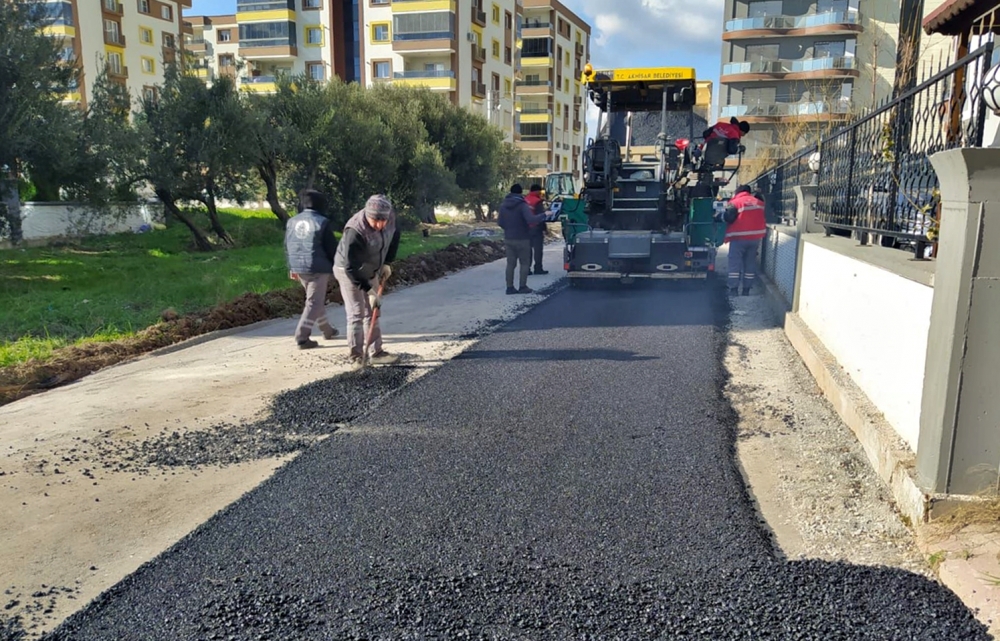 Akhisar Belediyesi'nden 527 sokağa asfalt, 98 sokağa parke taş 10