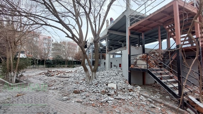 Akhisar eski stadyumda çalışmalar tüm hızıyla devam ediyor 4