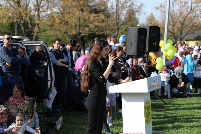 Akhisar'da Halk Oyunları Bahar Şenliği Renkli görüntülere sahne old 100