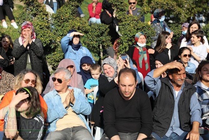 Akhisar'da Halk Oyunları Bahar Şenliği Renkli görüntülere sahne old 56