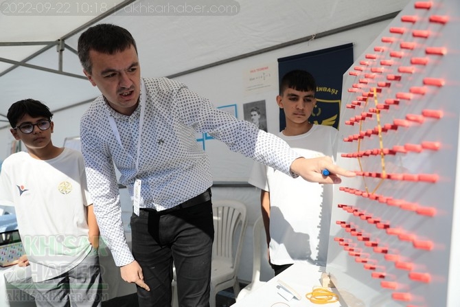 Akhisar'da 3 gün sürecek Bilim Şenliği başladı 26