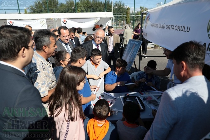 Akhisar'da 3 gün sürecek Bilim Şenliği başladı 37