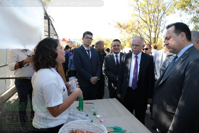 Akhisar'da 3 gün sürecek Bilim Şenliği başladı 48