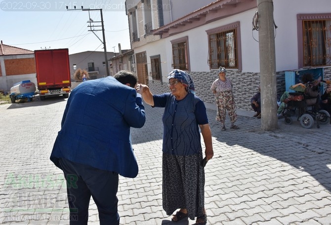 Akhisar Belediye Başkanı Besim Dutlulu, Tütenli Mahallesi'nde 10