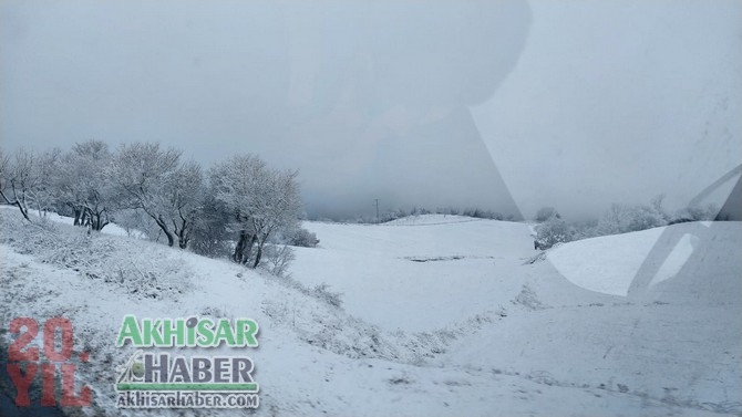 Akhisar'da yüksek kesimlere kar yağdı 8