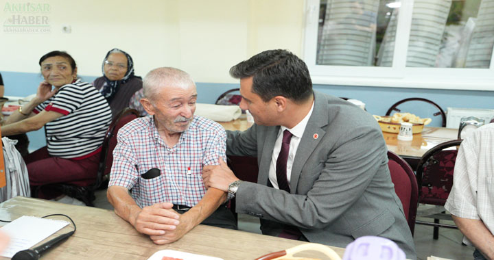 Başkan Zeyrek, Manisa Cemevi’nde Yurttaşlarla Oruç Açtı