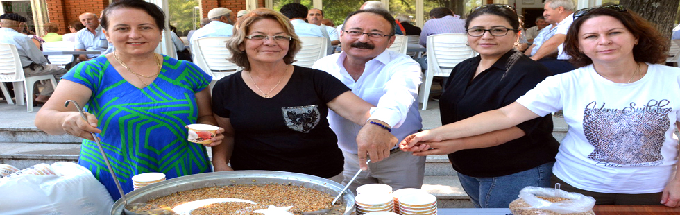 Muhtarlar Derneğinden aşure etkinliği