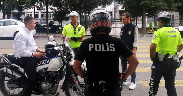 Okullar bölgesinde polis denetim yaptı