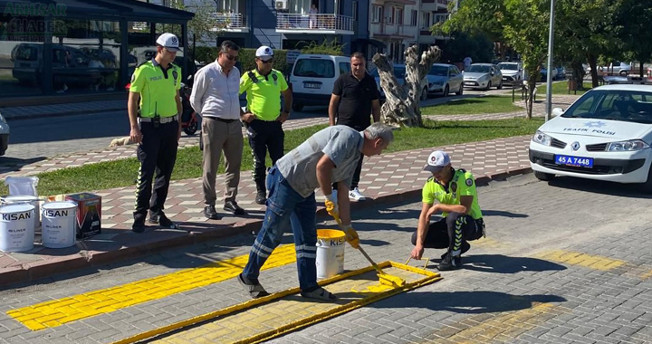 Okul önü yaya geçitleri yenilendi