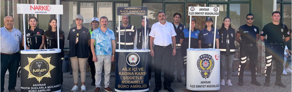 Polis, Üniversite öğrencilerine broşür dağıttı