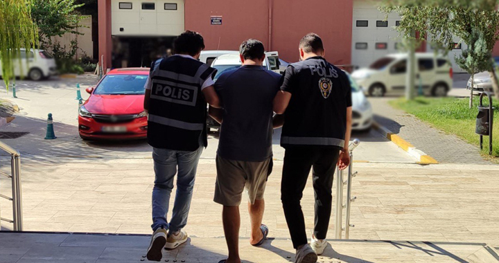 Polis, 43 yıl 8 ay 25 gün hapis cezası ile aranan kişiyi yakaladı