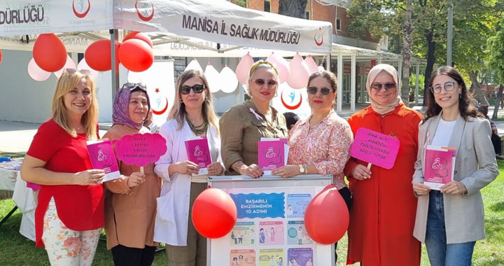 Sağlık personelleri Dünya Emzirme Haftasında broşür dağıttı