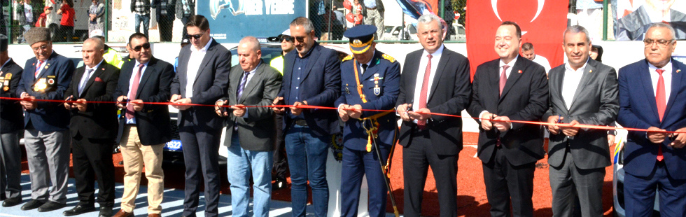 Akhisarlı Hayırsever iş İnsanları, 18 aracı Polis teşkilatına teslim etti