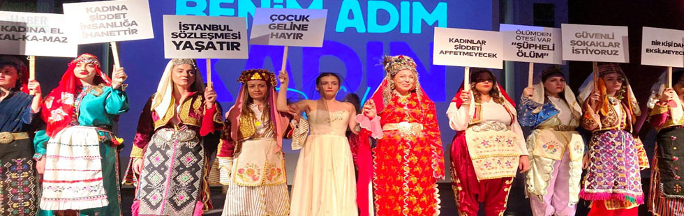 CHP Manisa Kadın İl Başkanı ve yönetiminden 'Benim Adım Kadın' Defilesi