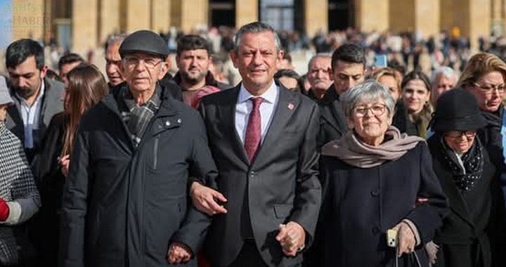 CHP Genel Başkanı Özgür Özel emekli öğretmenleri Ankara’da topladı