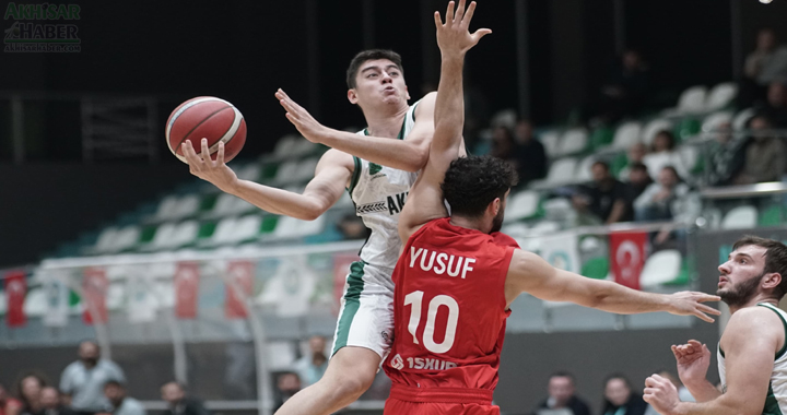 Akhisarlı devler 18 sayı farkla lidere mağlup oldu 62-80