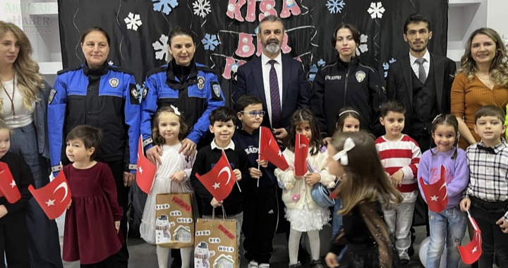 Polislerden Miniklere Hediye Sürprizi