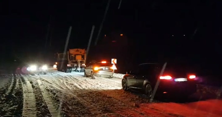 Dikkat! Sındırgı ile Akhisar arası yoğun kar yağışı nedeniyle