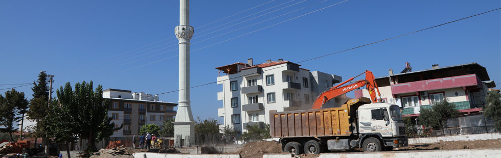 Depremde hasar görüp yıkılan camiye belediye destek çıktı