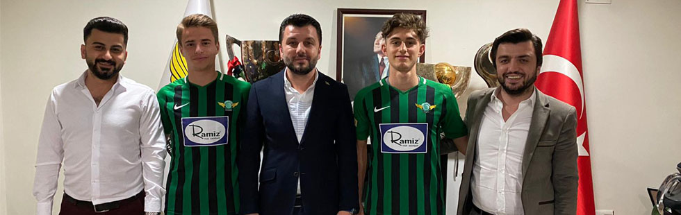 Akhisarspor’da altyapıdan 3 oyuncuyu profesyonel yaptı