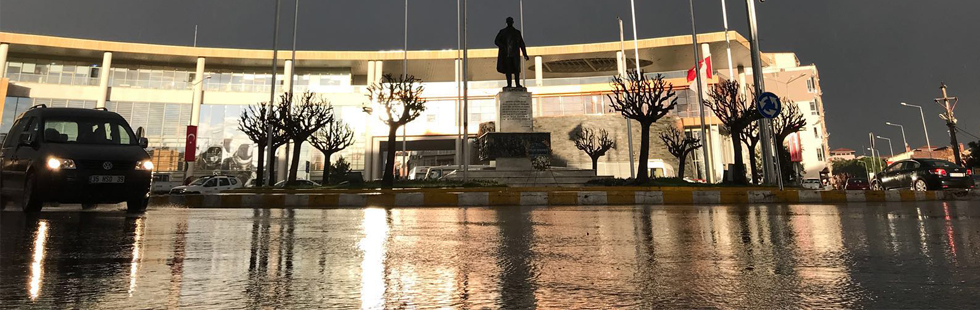 Dün akşamki kuvvetli yağışa rağmen Akhisar’a 17 kilogram yağış bıraktı