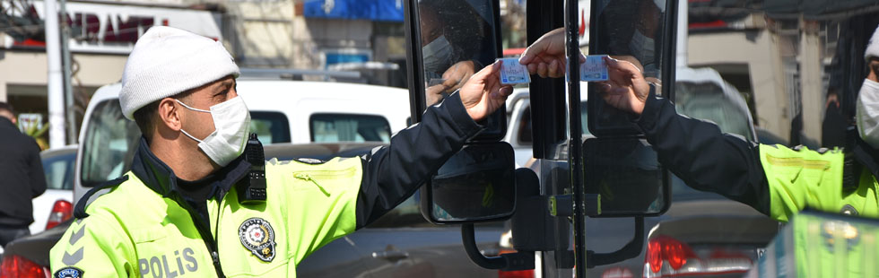 Akhisar’da toplu ulaşıma maske ve mesafe denetimi