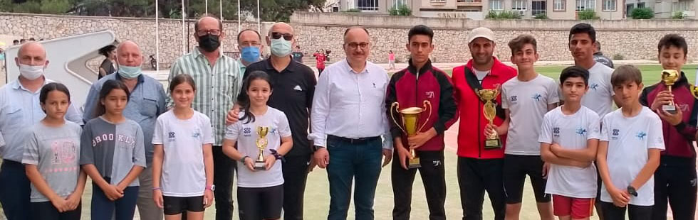 AK Parti’den şampiyon sporculara ziyaret