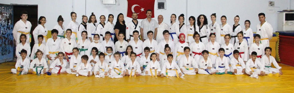 Taekwondo kuşak sınavında 54 sporcu ter döktü