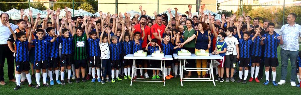 Asu Günsel futbol turnuvası izleyenleri mest etti